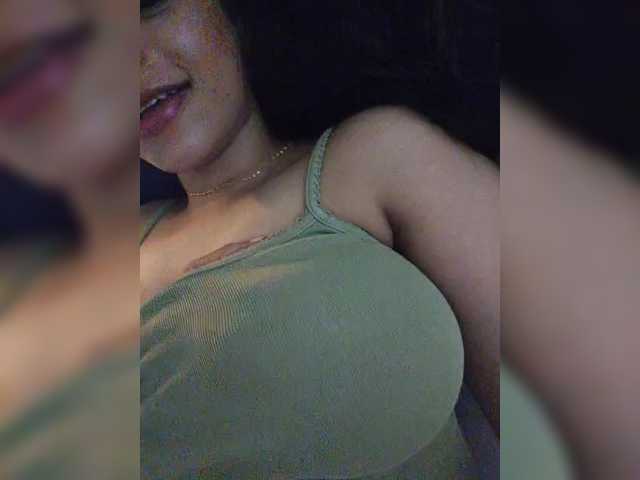 Clairemontrose live cam on BongaCams