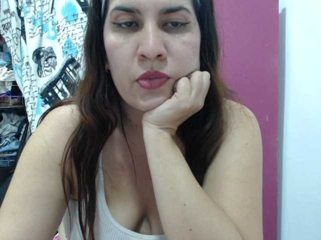 Bratzhot live cam on BongaCams