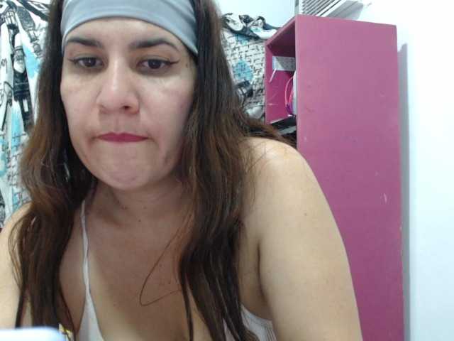 Bratzhot live cam on BongaCams