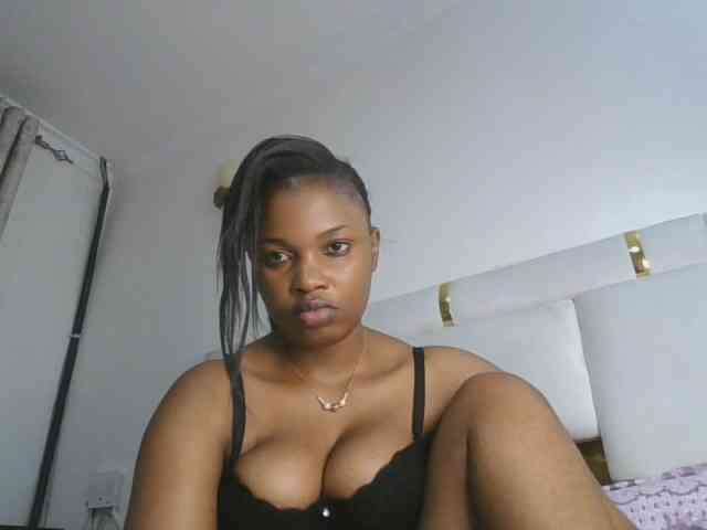 happyqueen002 webcam