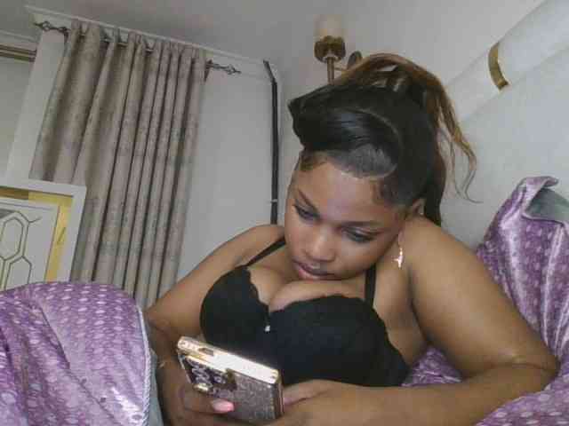 happyqueen002 webcam