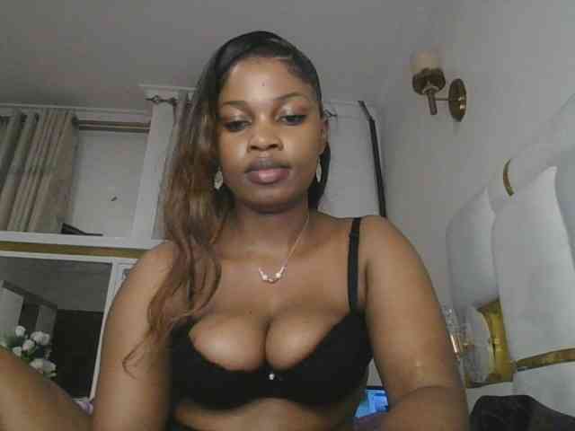 happyqueen002 webcam
