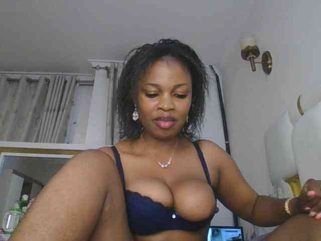 happyqueen002 webcam