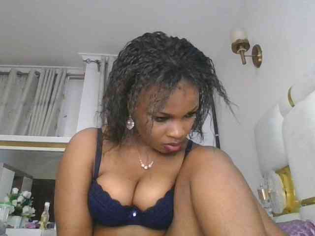 happyqueen002 webcam