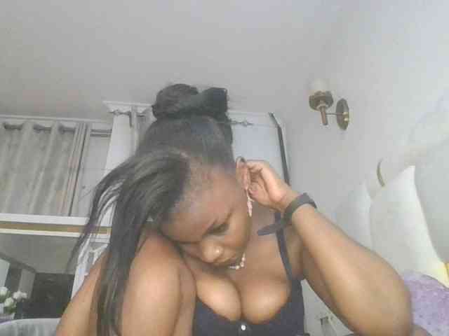 happyqueen002 webcam