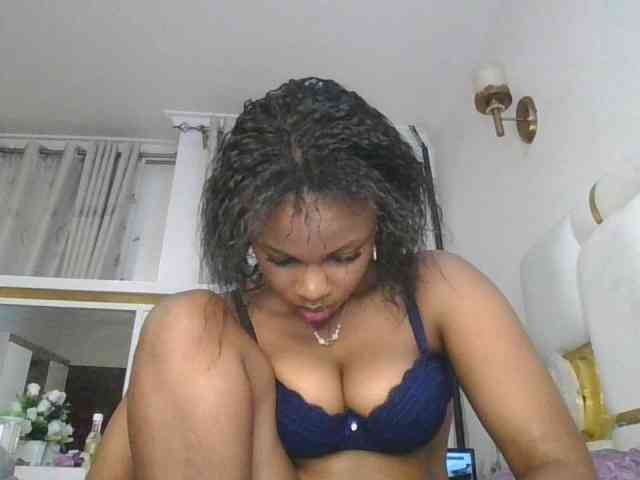 happyqueen002 webcam