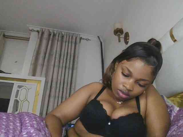 happyqueen002 webcam