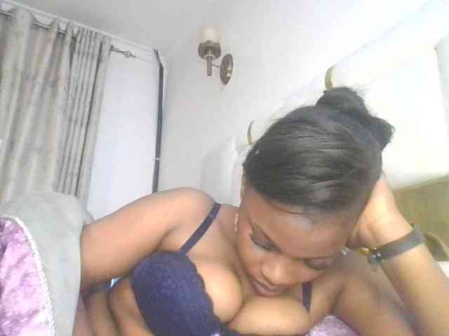 happyqueen002 webcam