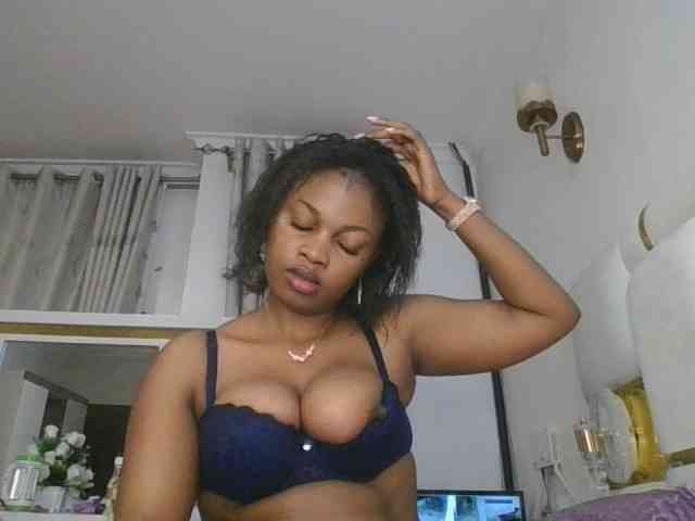 happyqueen002 webcam