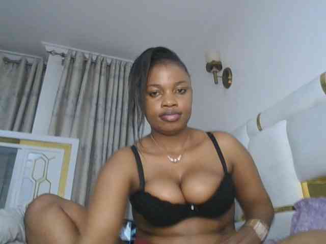 happyqueen002 webcam