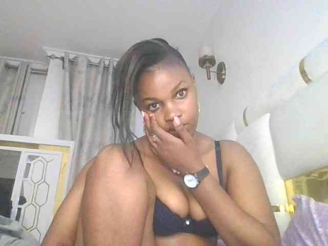 happyqueen002 webcam