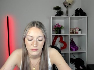 EvelynBlond26