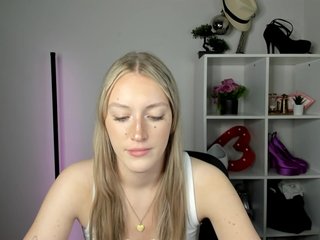 EvelynBlond26