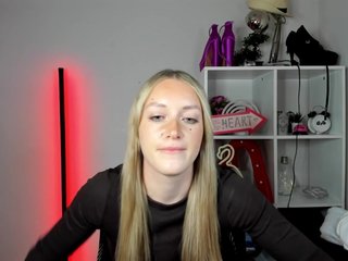 EvelynBlond26
