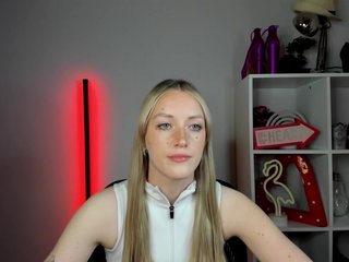 EvelynBlond26