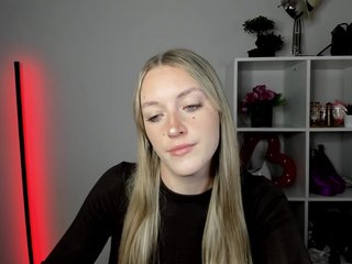 EvelynBlond26