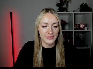 EvelynBlond26