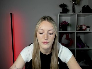 EvelynBlond26