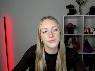 EvelynBlond26