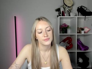 EvelynBlond26
