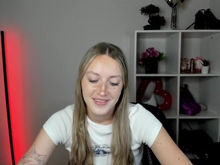 EvelynBlond26