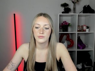 EvelynBlond26