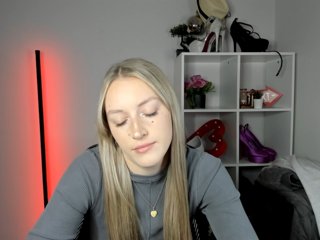 EvelynBlond26