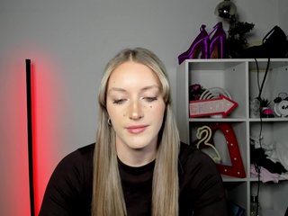 EvelynBlond26