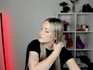 EvelynBlond26