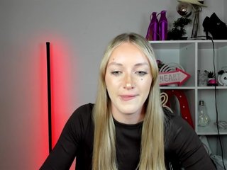 EvelynBlond26