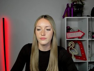 EvelynBlond26