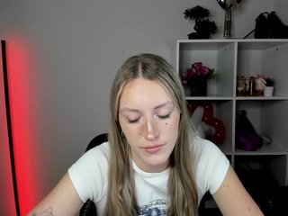 EvelynBlond26