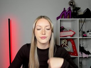 EvelynBlond26
