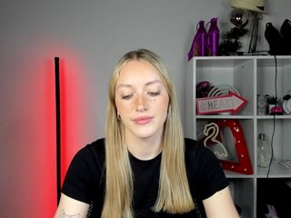 EvelynBlond26