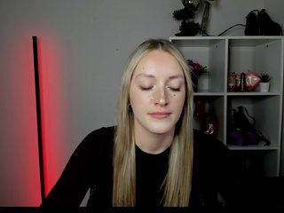 EvelynBlond26