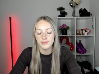 EvelynBlond26