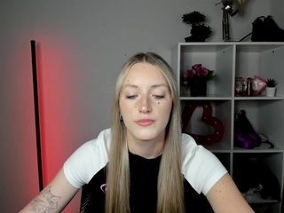 EvelynBlond26