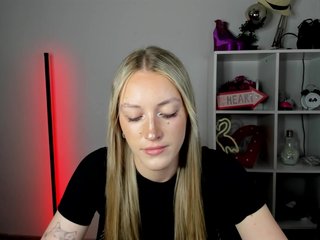 EvelynBlond26