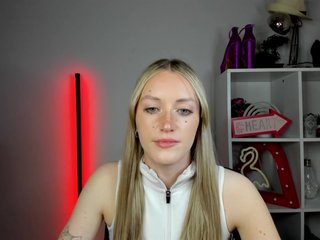 EvelynBlond26