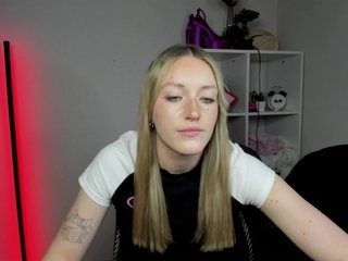 EvelynBlond26