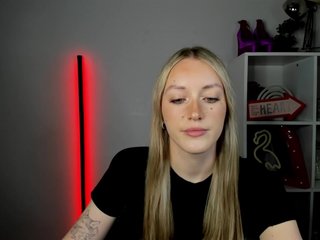 EvelynBlond26