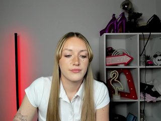 EvelynBlond26