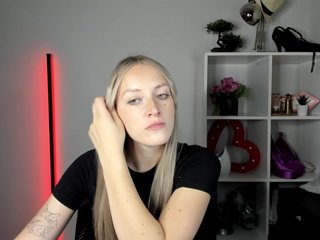 EvelynBlond26