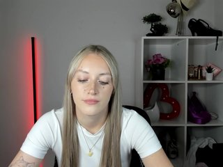 EvelynBlond26