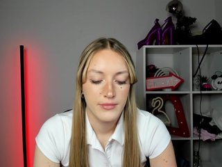 EvelynBlond26