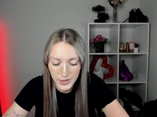 EvelynBlond26