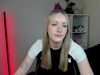 EvelynBlond26
