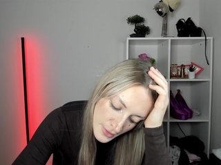 EvelynBlond26