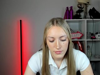EvelynBlond26