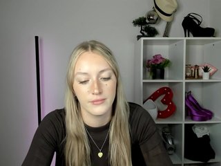 EvelynBlond26